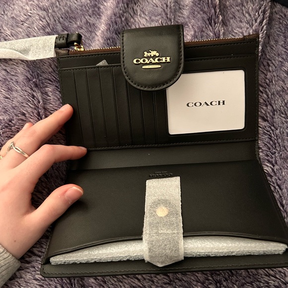 Brand new coach phone wallet - Picture 3 of 4